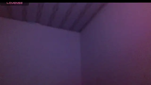 Yourgirl-thaly20's cam snapshot