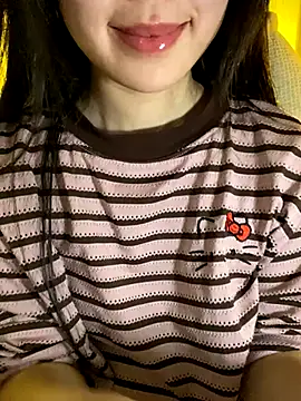 Uyennii02 live sex cam