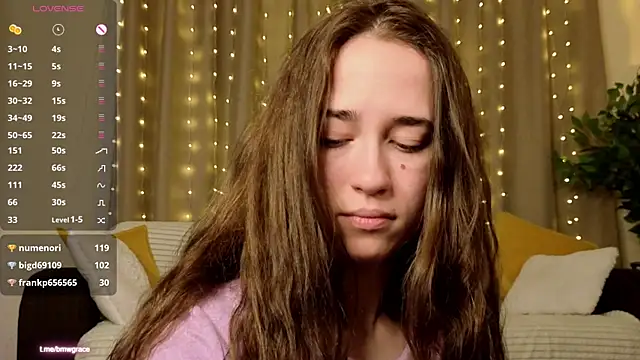 SudieNatera live sex cam