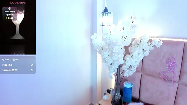 LiaaGenner live sex cam