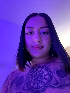 Rae_Lil_White live sex cam