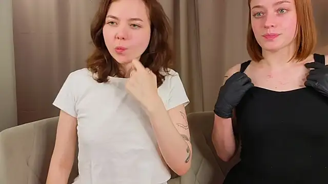 LucreciaAsters live sex cam