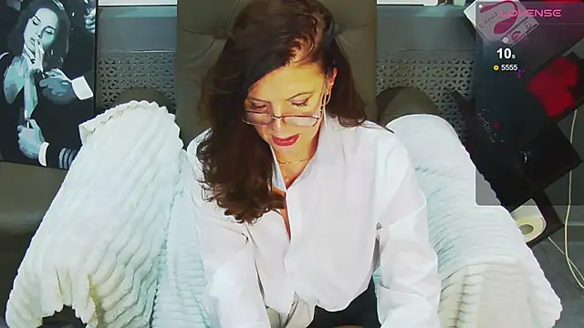 LucyBelli live sex cam