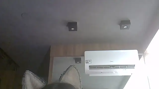 SkinnyKitten live sex cam