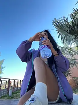 so-linger live sex cam