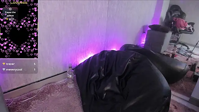 AriMonoban live sex cam