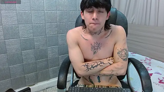 Iantwink18 live sex cam