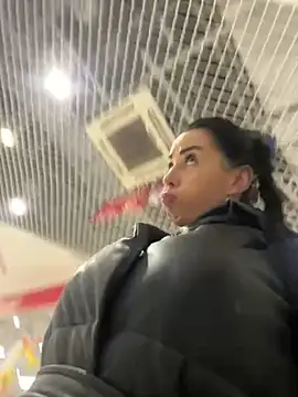 CrazzyChicks live sex cam