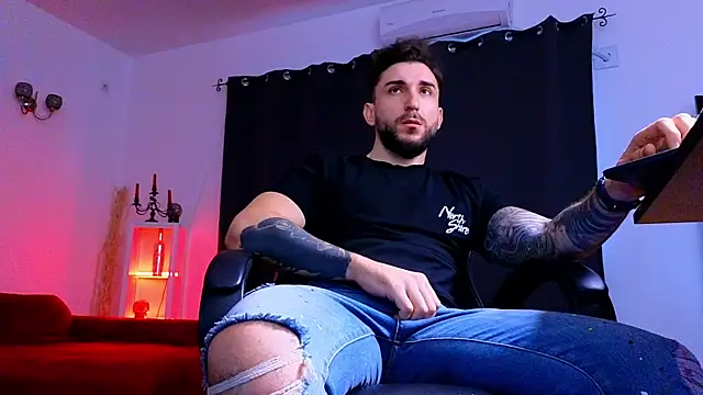 MightyAaron66 live sex cam