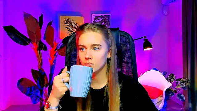 JuneWoods's cam snapshot