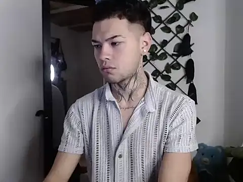 MarceloMilk live sex cam