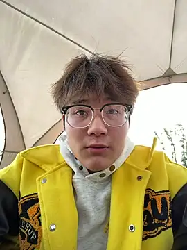 Delicious-boys-001's cam snapshot