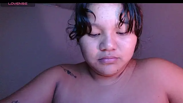 Yourgirl-thaly20's cam snapshot