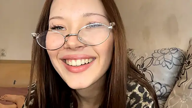 OliviaMoon_24's cam snapshot