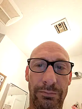 whateveruwanthowever's cam snapshot