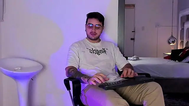 Ethan_Greys's cam snapshot