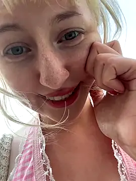 RonnieKiss live sex cam