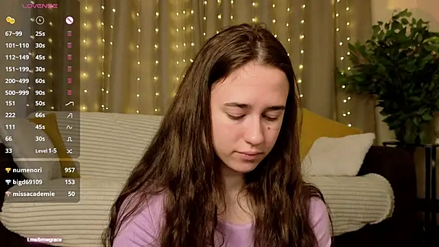 SudieNatera live sex cam