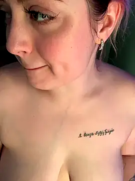 KellyMoors live sex cam