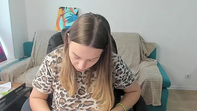 Mia_shy1 live sex cam