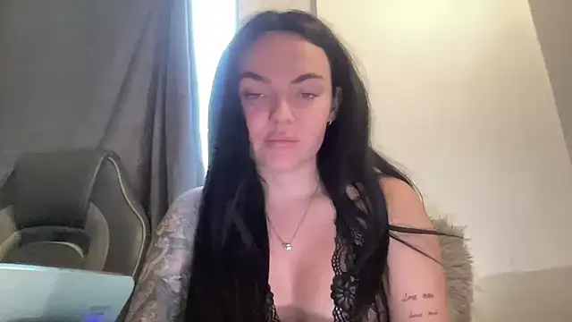 YorkshireGirly live sex cam