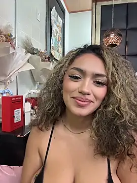 MaddisonBelucci live sex cam