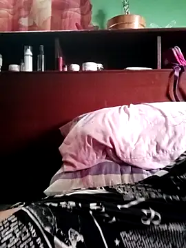 QueenSoreal live sex cam