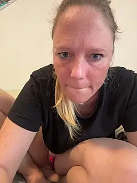 MoniqueLaFee live sex cam