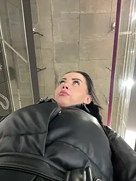 CrazzyChicks's cam snapshot