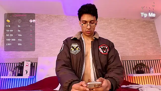 ApoloCruz live sex cam