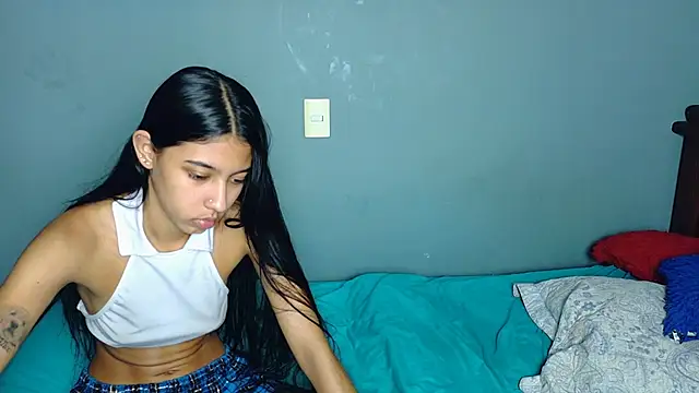 strawberrymia68 live sex cam