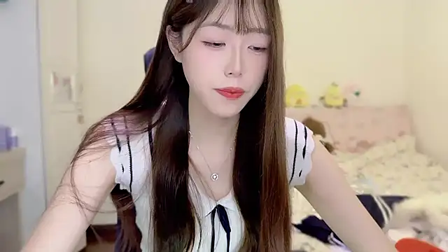 Onecutelittle live sex cam