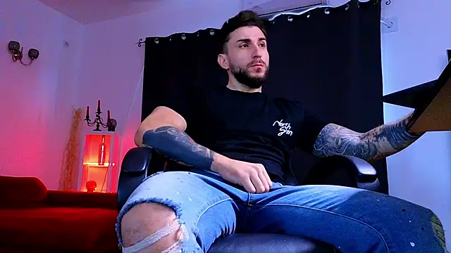 MightyAaron66 live sex cam