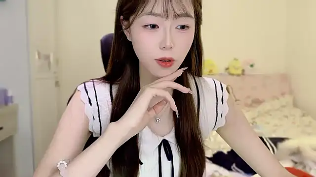 Onecutelittle's cam snapshot