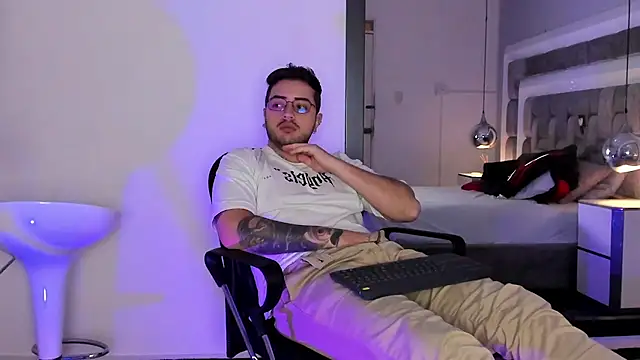 Ethan_Greys's cam snapshot