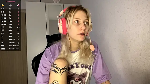 FoxySable's cam snapshot