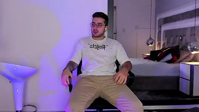 Ethan_Greys's cam snapshot