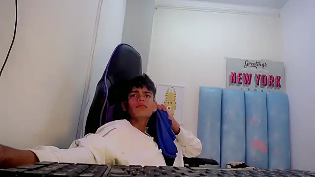 Lil_babyyy_'s cam snapshot