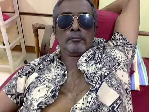 Lookin4Kinky_Partner's cam snapshot