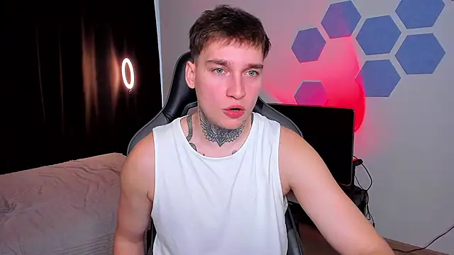 Chris_Tyson's cam snapshot