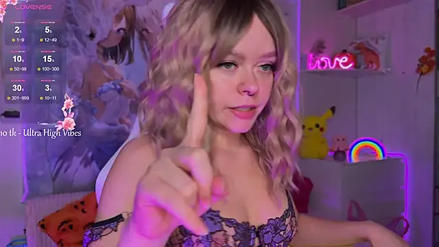 CheekySashaCharm's cam snapshot