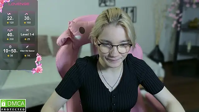 Megan_Lora's cam snapshot