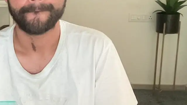 MakeMeAwareAah's cam snapshot