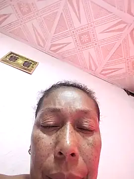 Naomi-Mature live sex cam