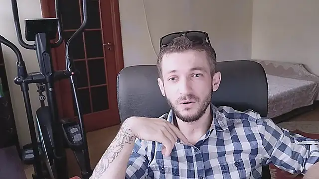 333Alone_in_theDark777's cam snapshot