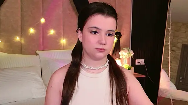 Pauline_Heaven's web cam