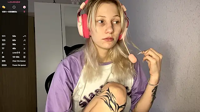 FoxySable's cam snapshot