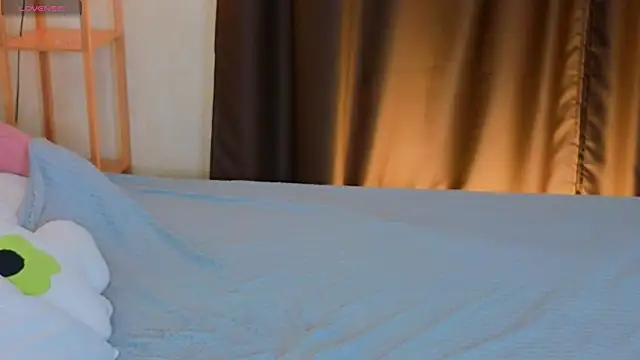 emily_wildflower's cam snapshot