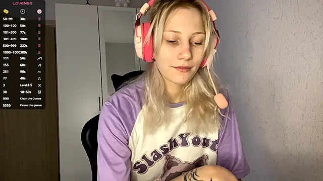 FoxySable's cam snapshot