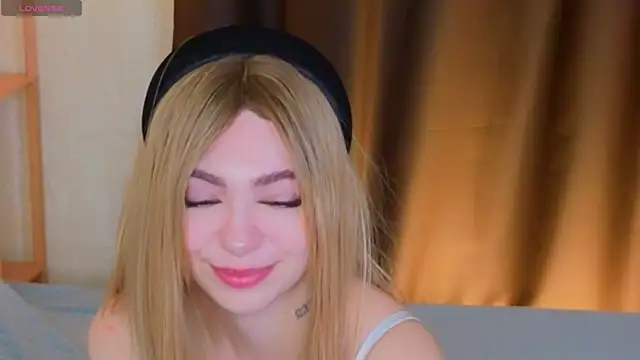 emily_wildflower's cam snapshot